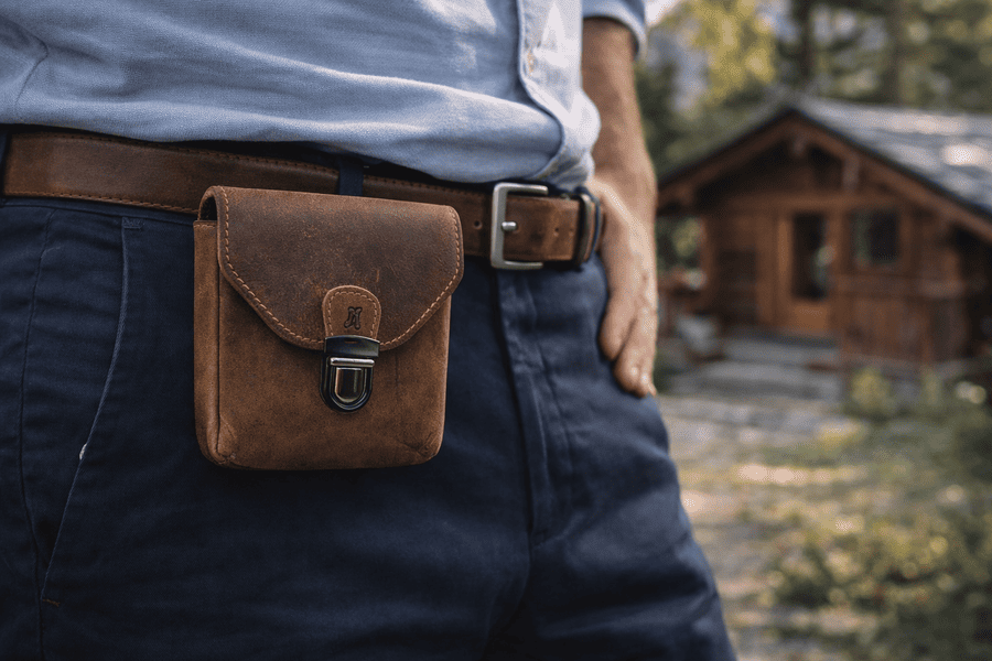 detail kožene puzdro na opasku mk